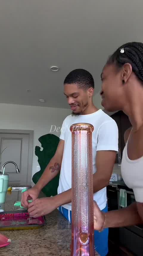 New fav stoner couple 😍