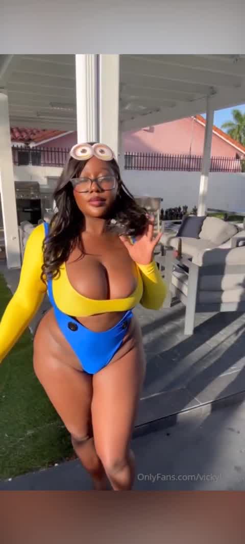 This Minion costume is really cute😂 #ViewComments #cc