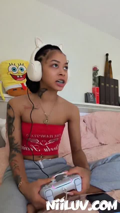 My friend forgot how to act normal 😭