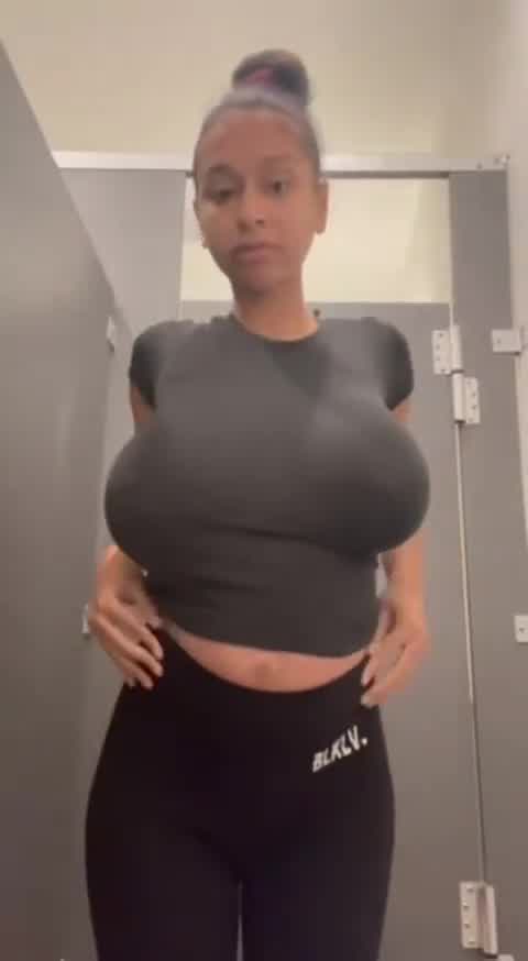 Thumbnail for Please rate my beauty 🤤 #ViewComments #cc